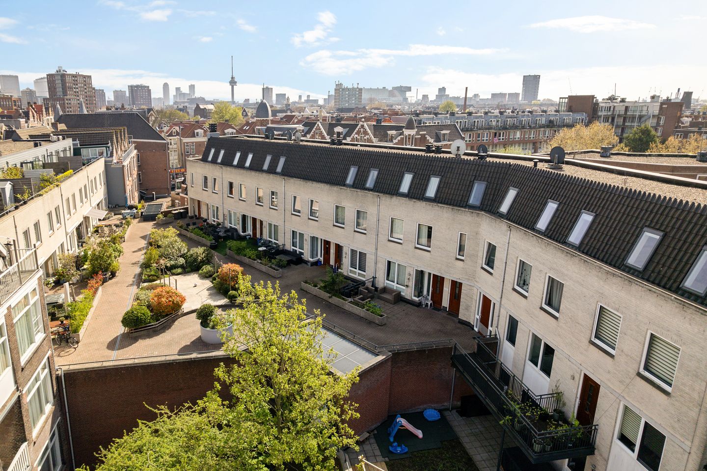 Spacious Maisonnette Apartment with Rooftop Terrace in Delfshaven — 40
