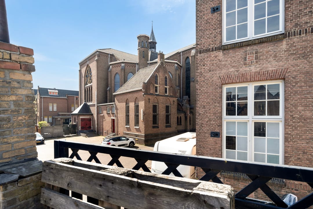Completely Renovated Terraced House in Quiet Dead-End Street Near Dordrecht City Center — 37