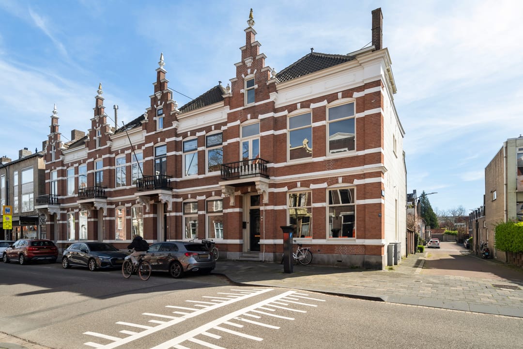 Completely Renovated Terraced House in Quiet Dead-End Street Near Dordrecht City Center — 41