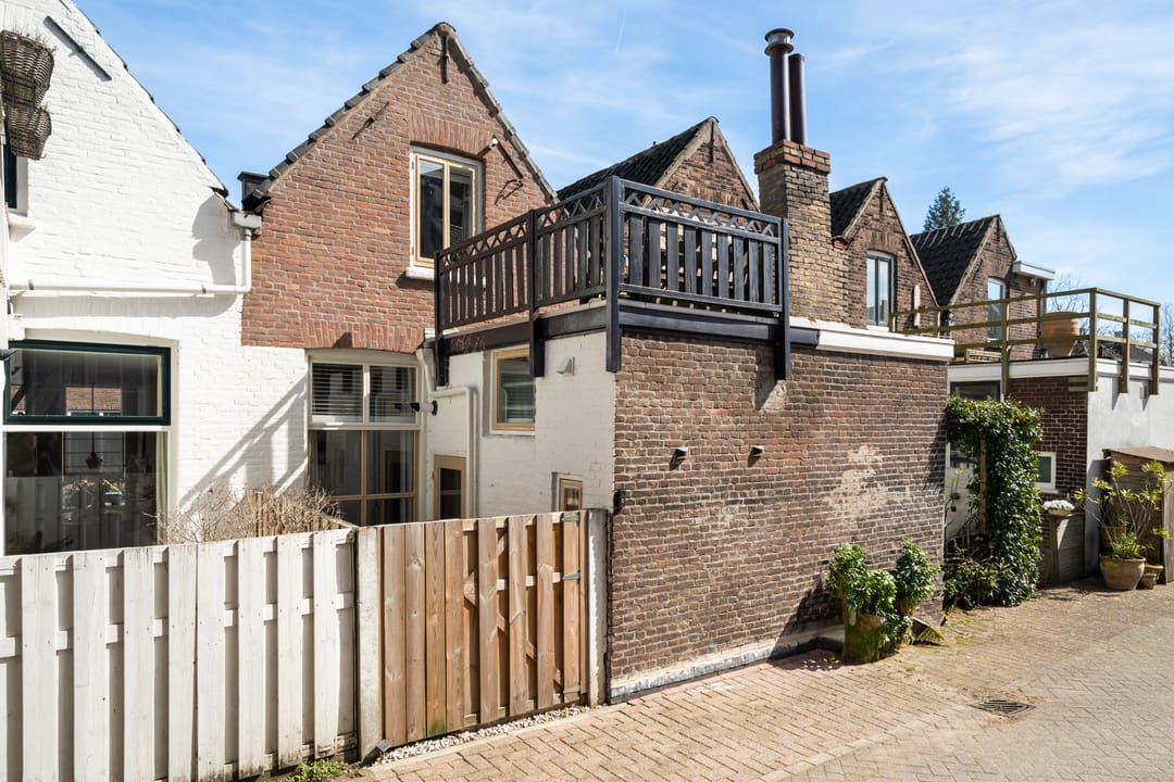 Completely Renovated Terraced House in Quiet Dead-End Street Near Dordrecht City Center — 38