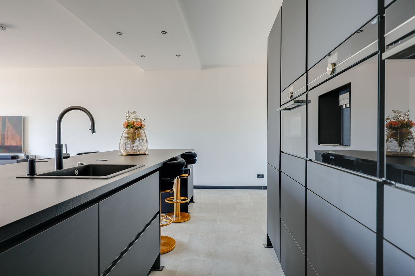Luxury 3-Room Apartment with Balcony in Homeruskwartier — 19