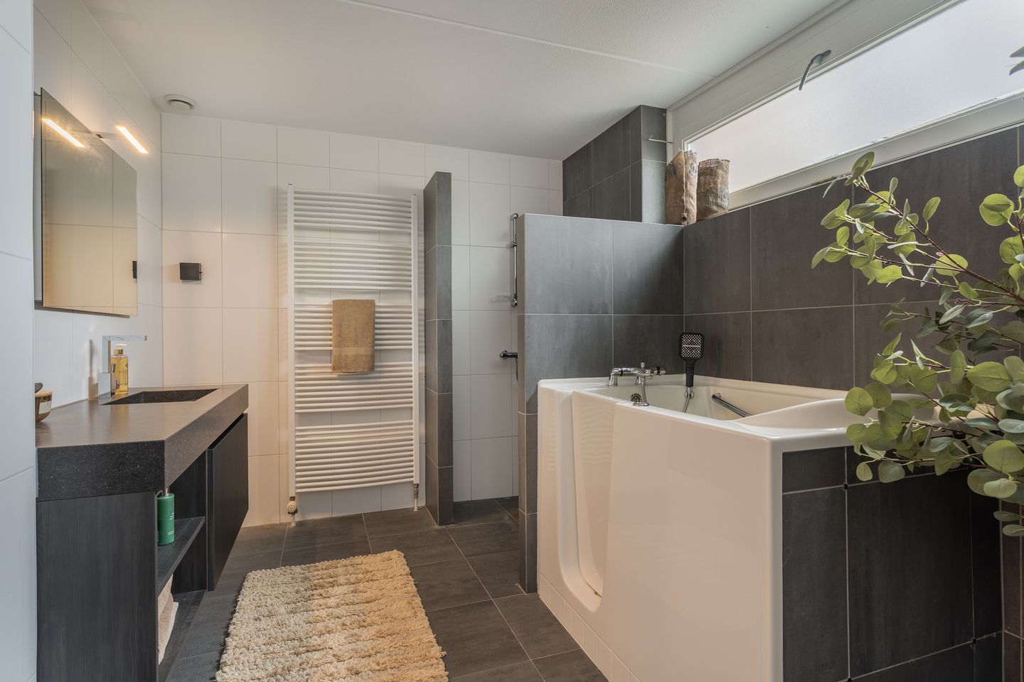 Foto 14 van Hortensiastraat 8-A