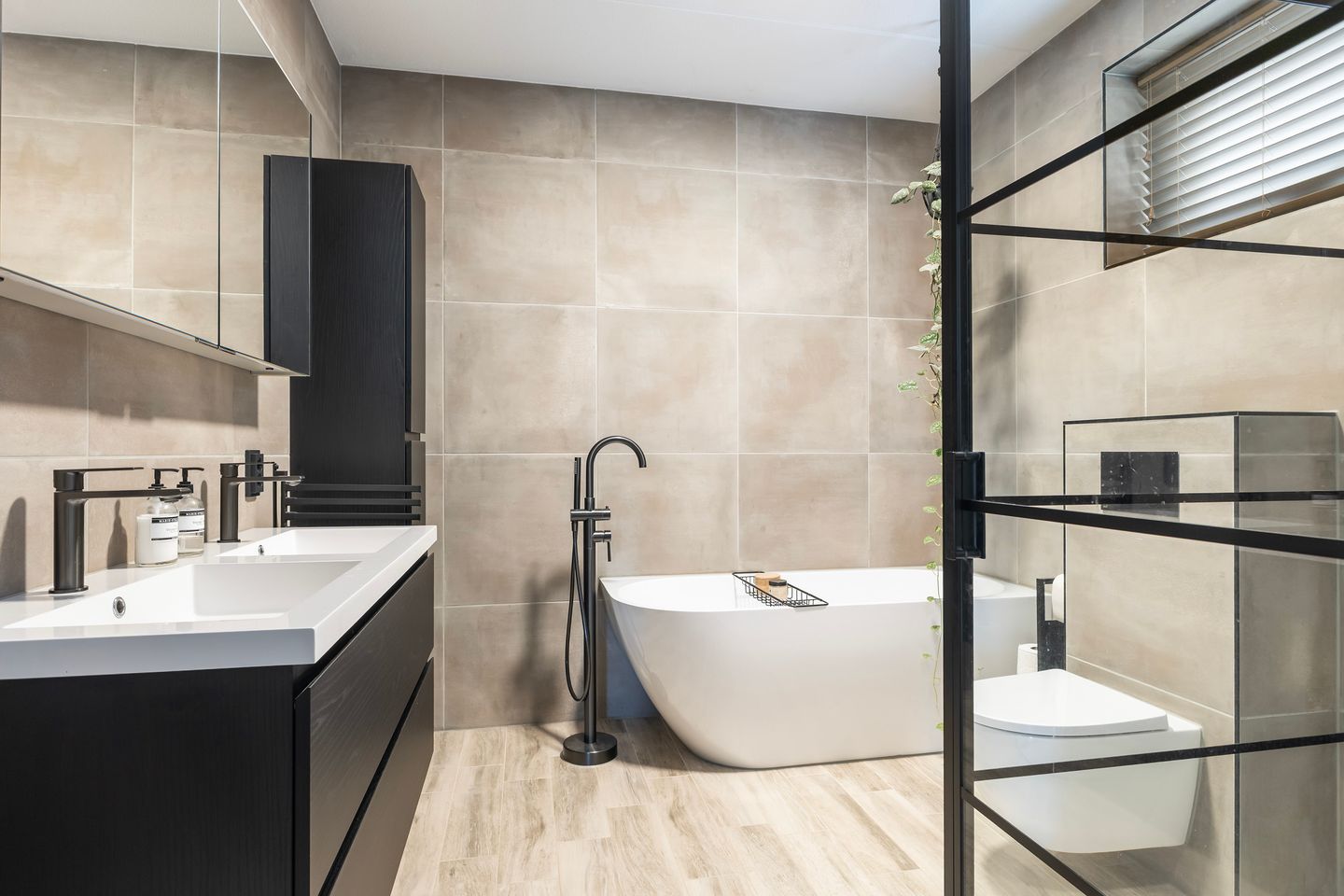 Photo 4 of Ytsjesân 19