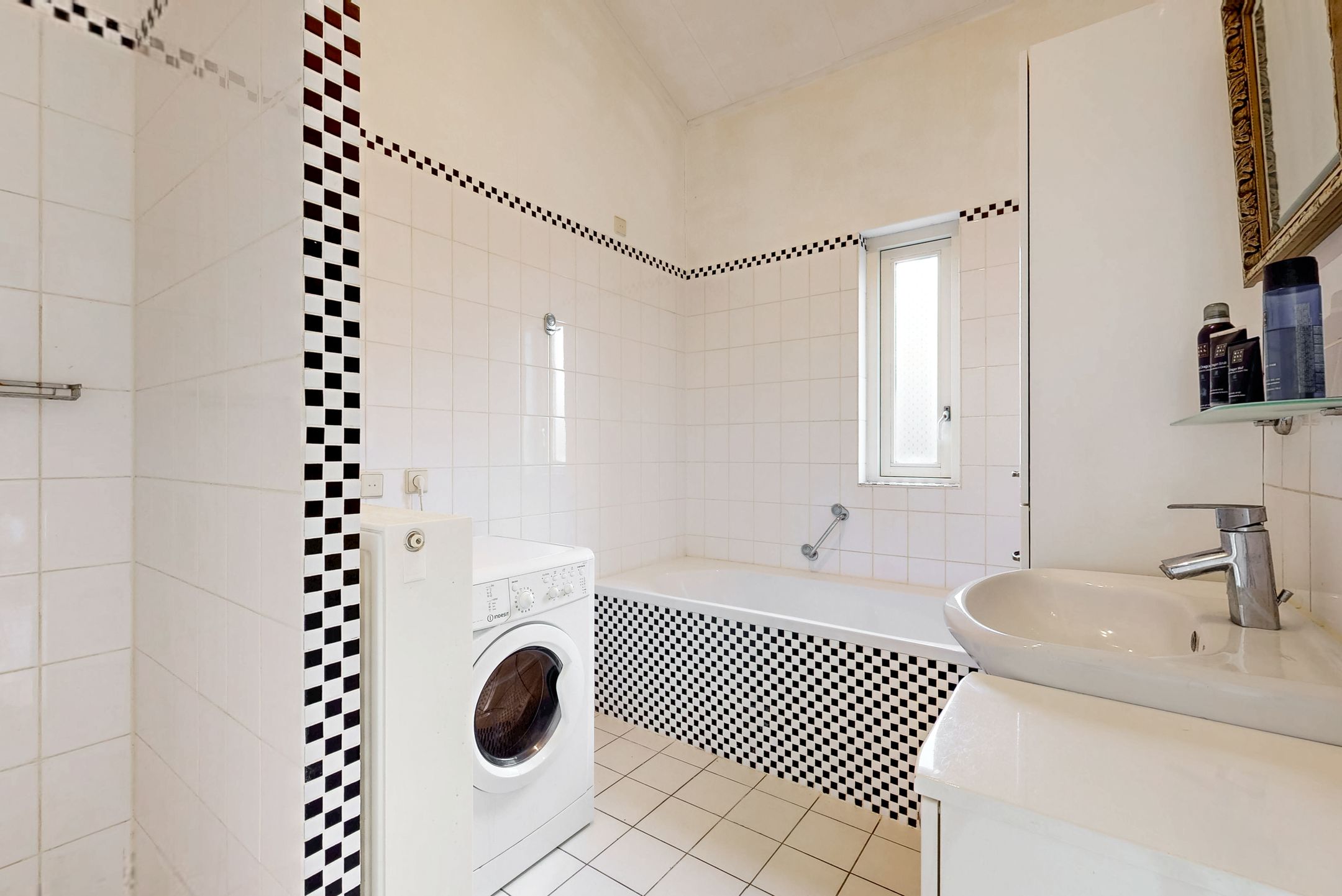 Foto 15 van Falconstraat 10