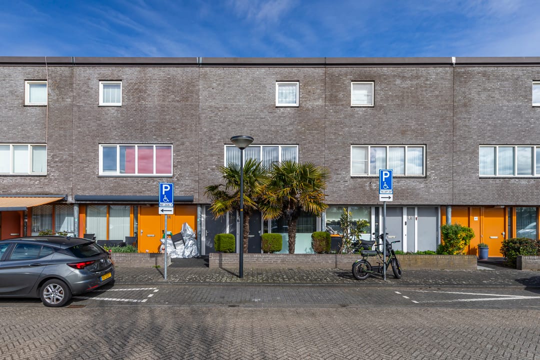 Photo 1 of Carry van Bruggenhof 39