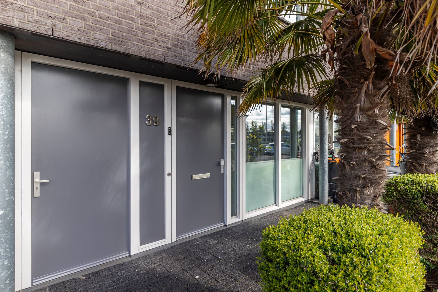 Photo 5 of Carry van Bruggenhof 39