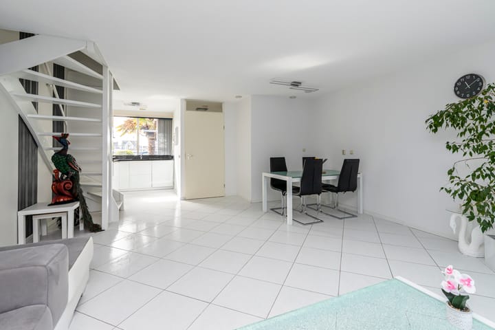 Photo 3 of Carry van Bruggenhof 39