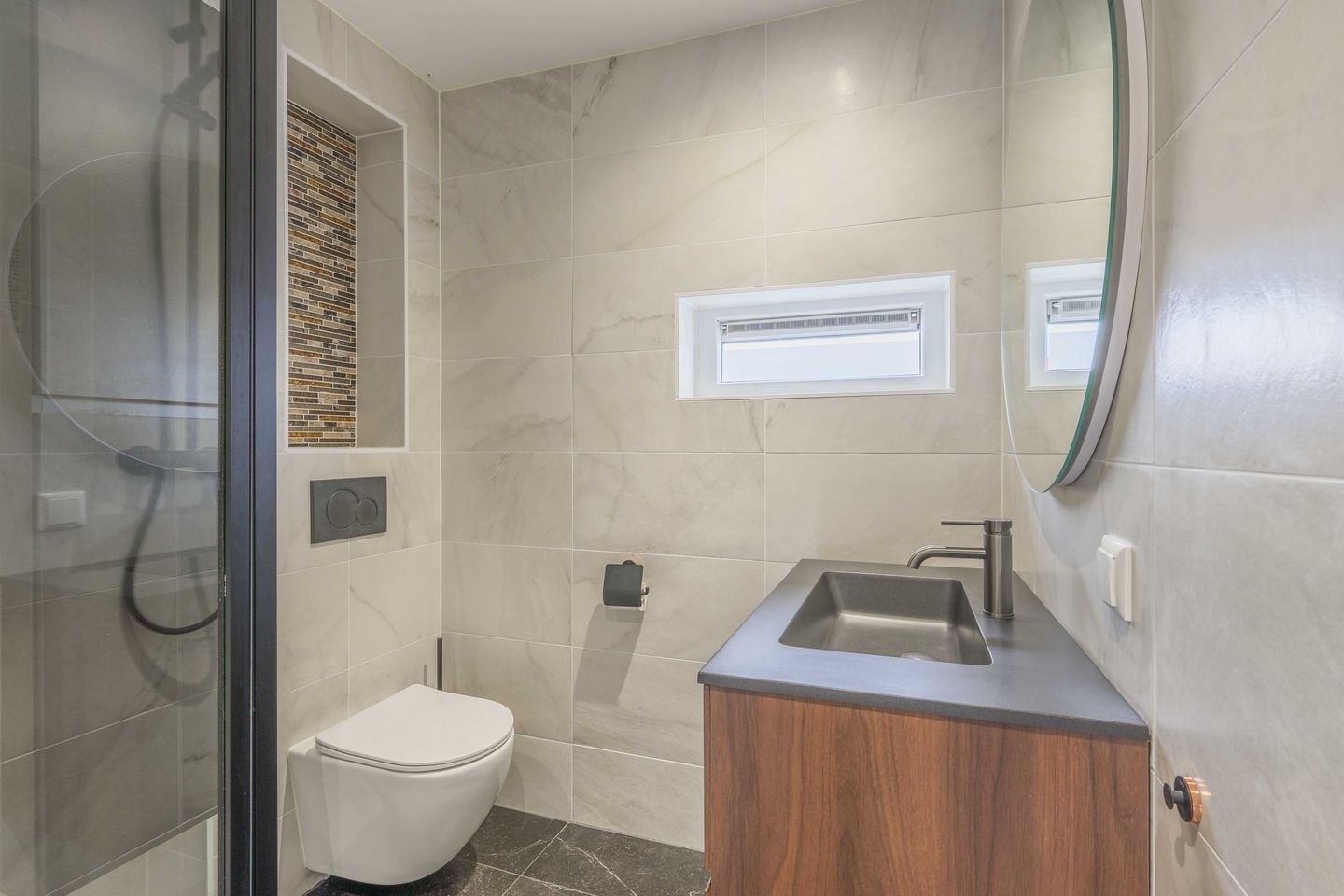 Photo 5 of Duinroosstraat 12