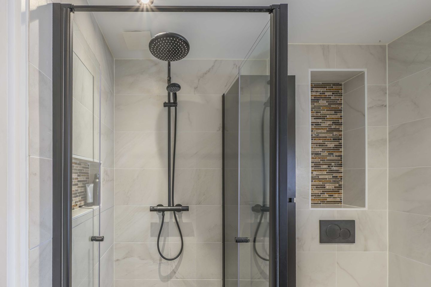 Photo 35 of Duinroosstraat 12