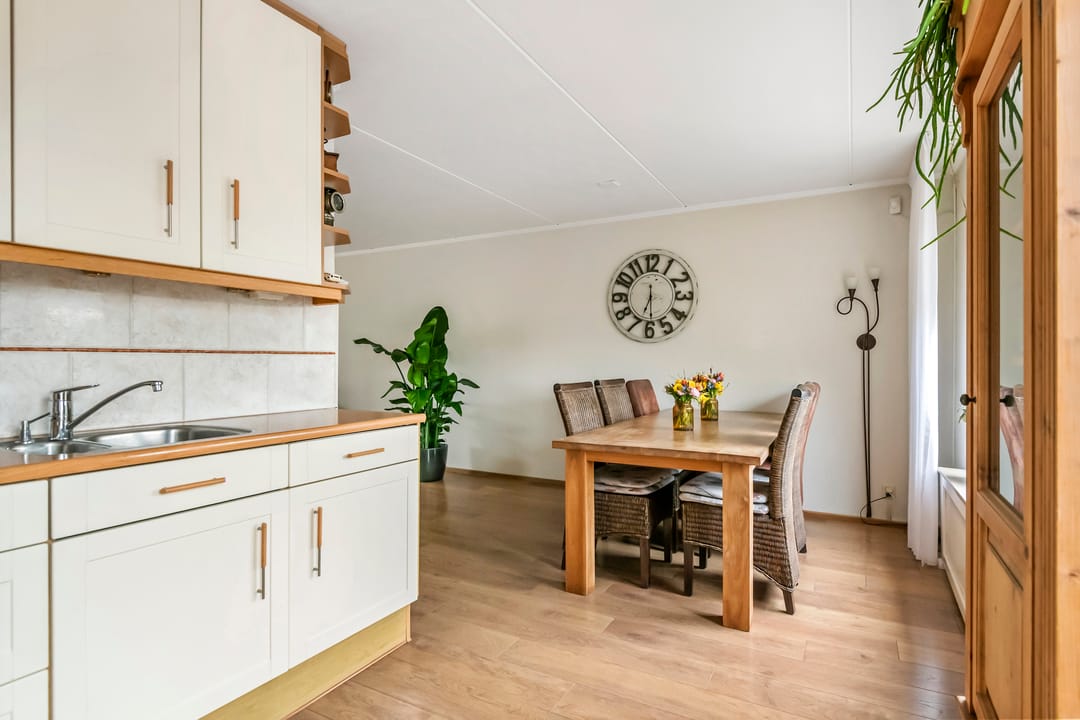 Charming Family Home with Orchard Views in Quiet Green Location — 16