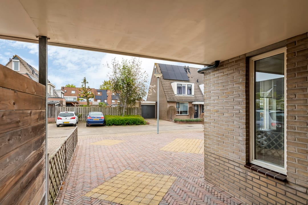 Charming Family Home with Orchard Views in Quiet Green Location — 46