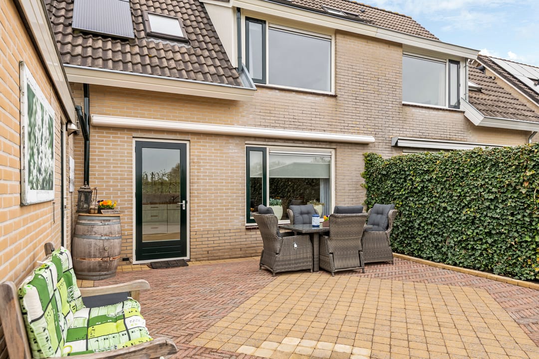 Charming Family Home with Orchard Views in Quiet Green Location — 23