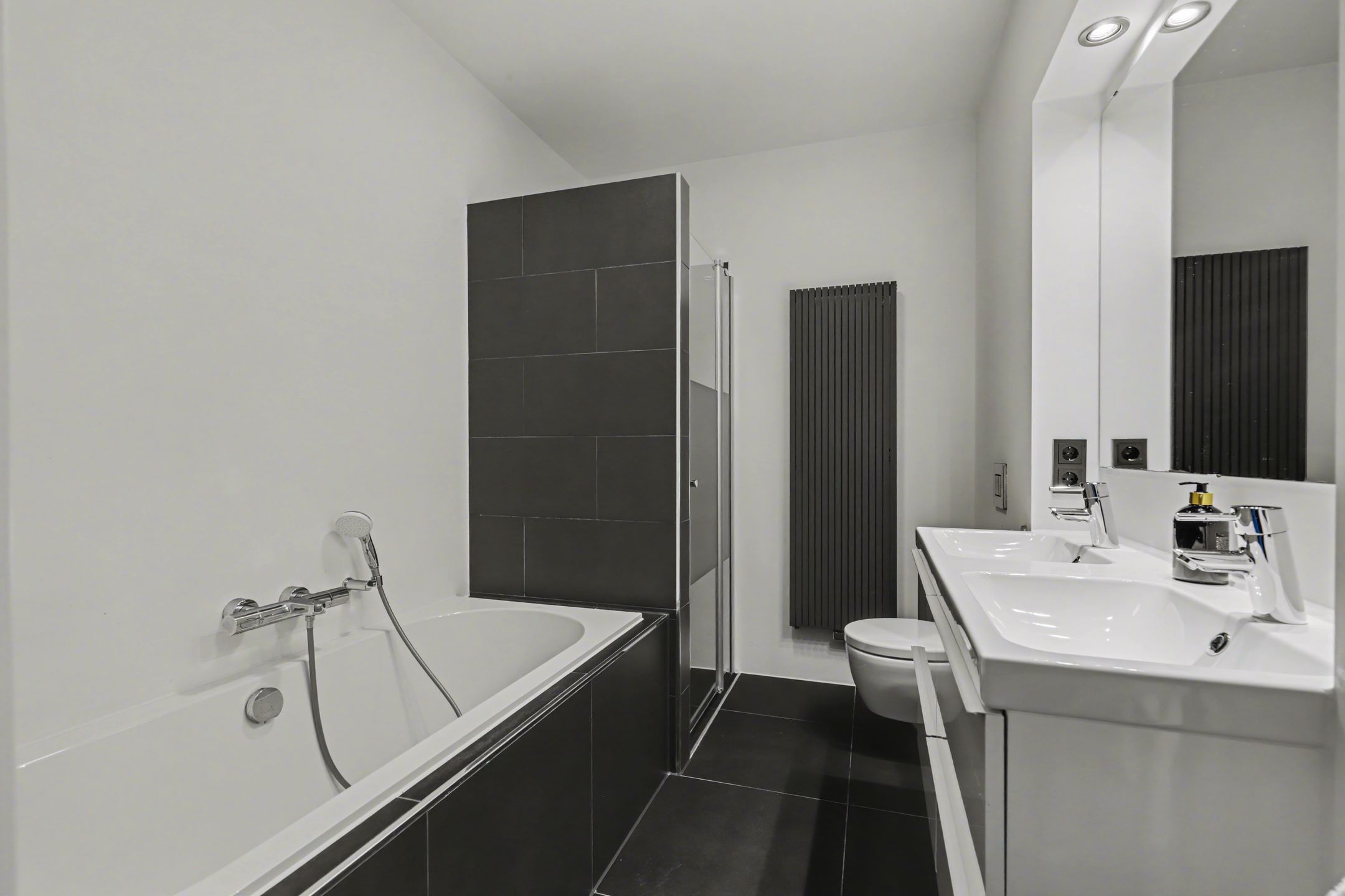 Foto 24 van Dominee Van Ingenstraat 1