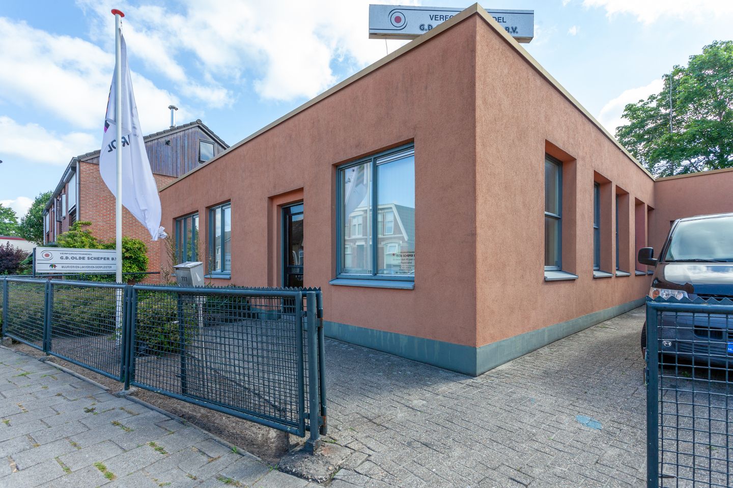 Bekijk foto 2 van Oostveenweg 111