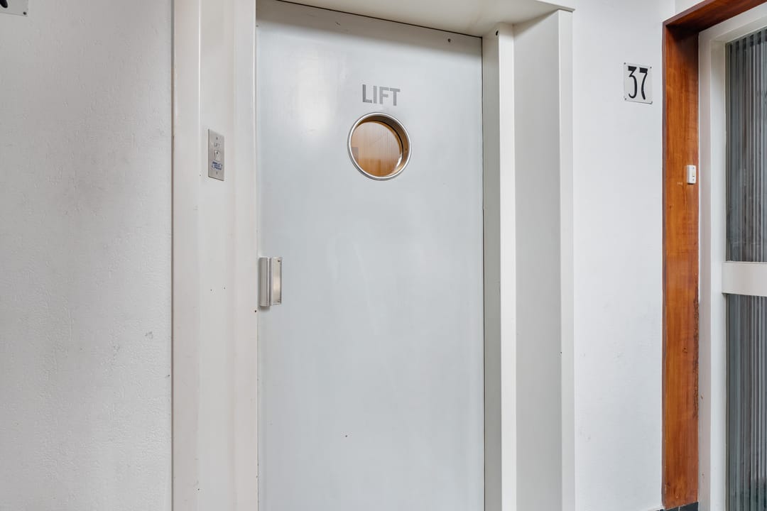 2-Room Apartment with Sunny Balcony on Own Ground in Waldeck-Noord — 8