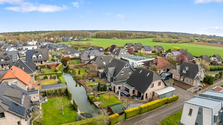 Foto 2 van Elisabeth-Becker-Strasse 1