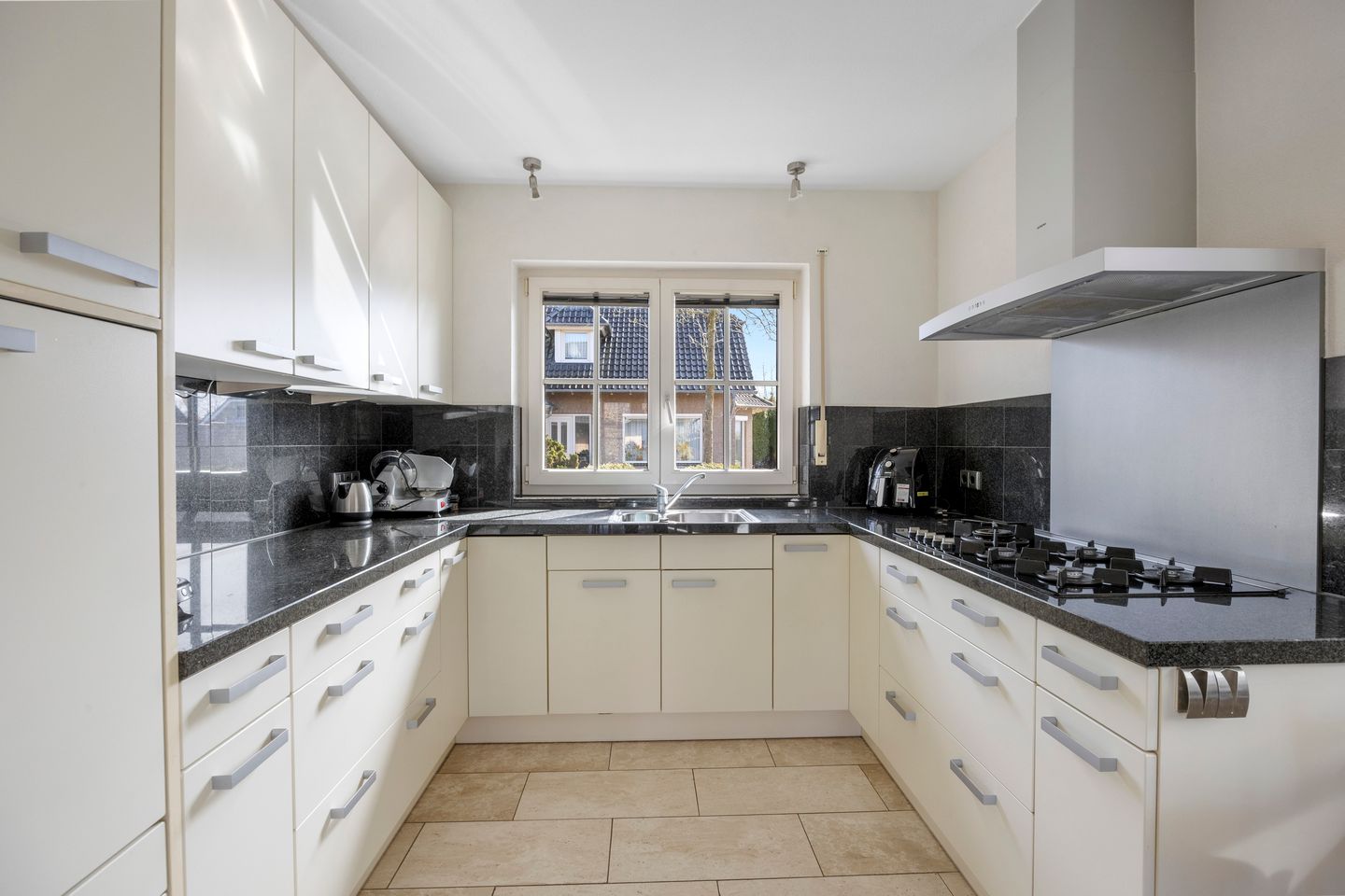 Foto 19 van Elisabeth-Becker-Strasse 1