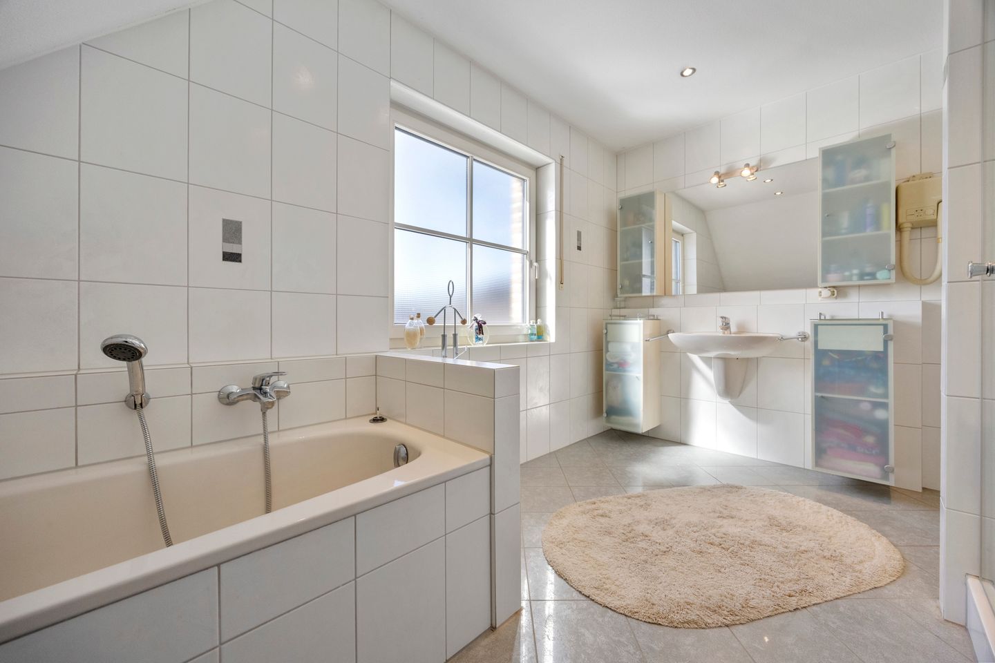 Foto 35 van Elisabeth-Becker-Strasse 1