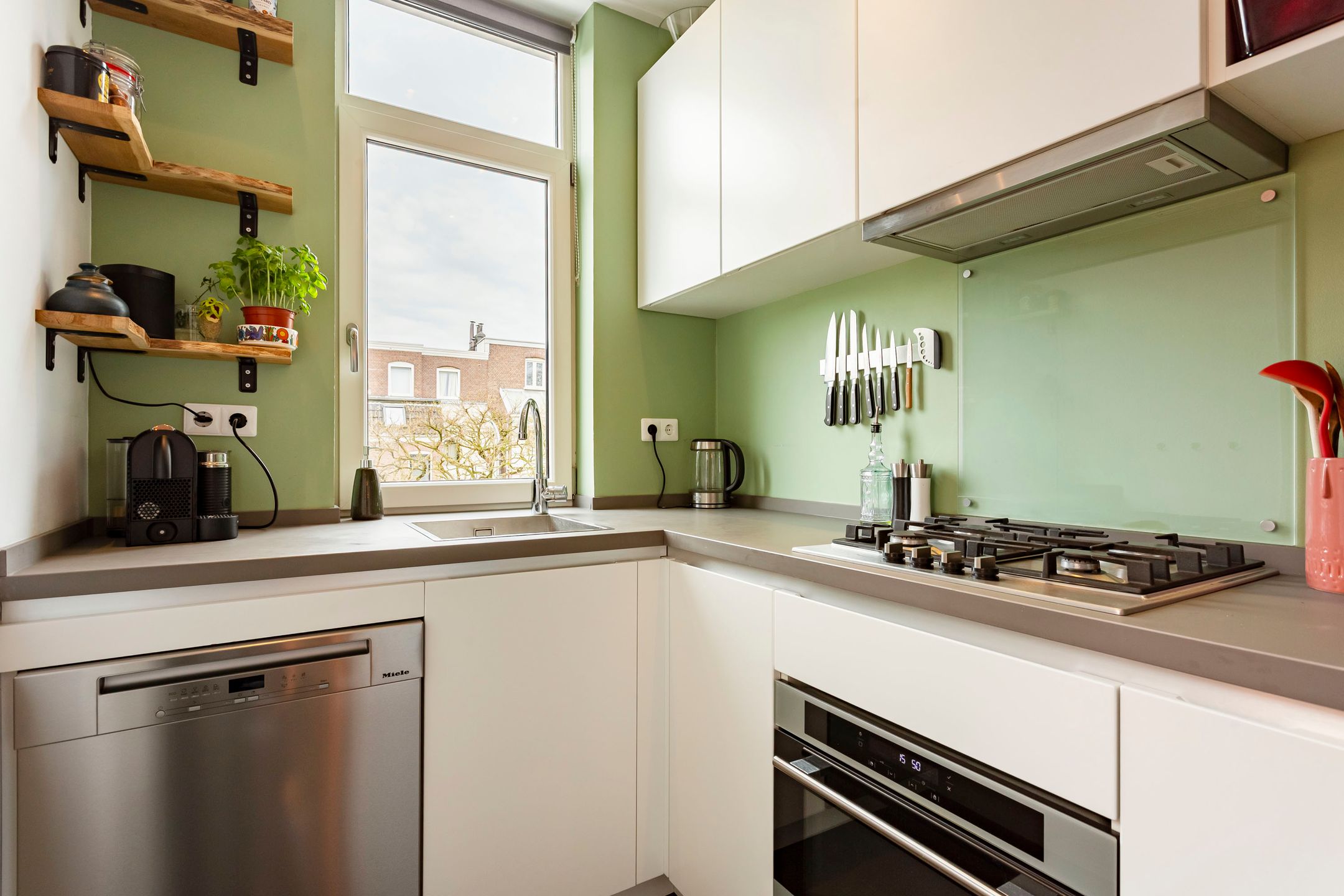 Photo 12 of Verhuellstraat 13