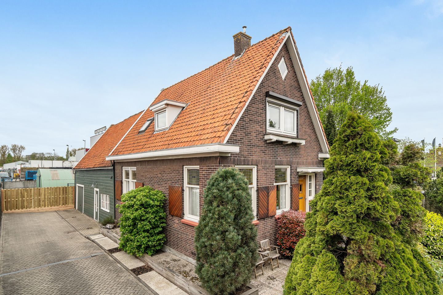 View photo 2 of Hoofdweg 129