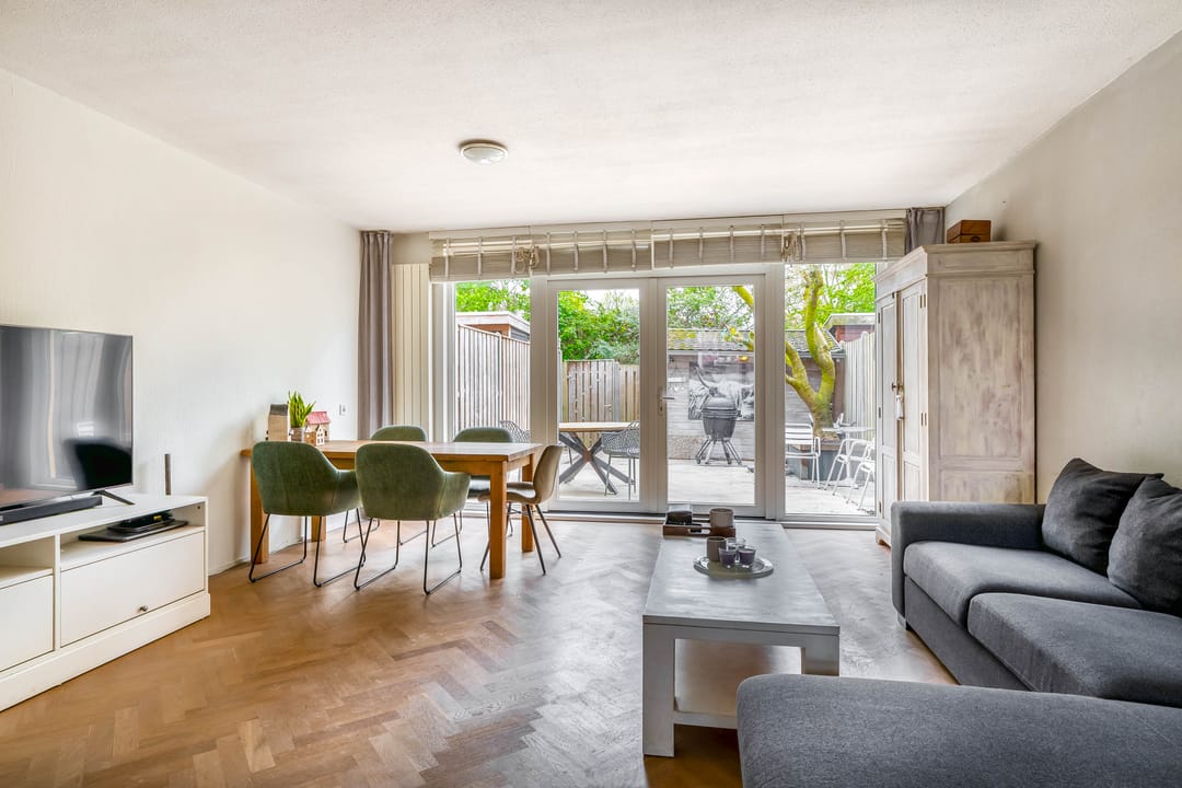 Spacious Family Home with Sunny South-Facing Garden Near Park — 13