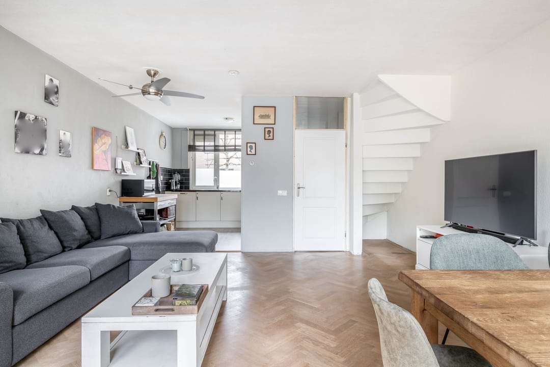 Spacious Family Home with Sunny South-Facing Garden Near Park — 17
