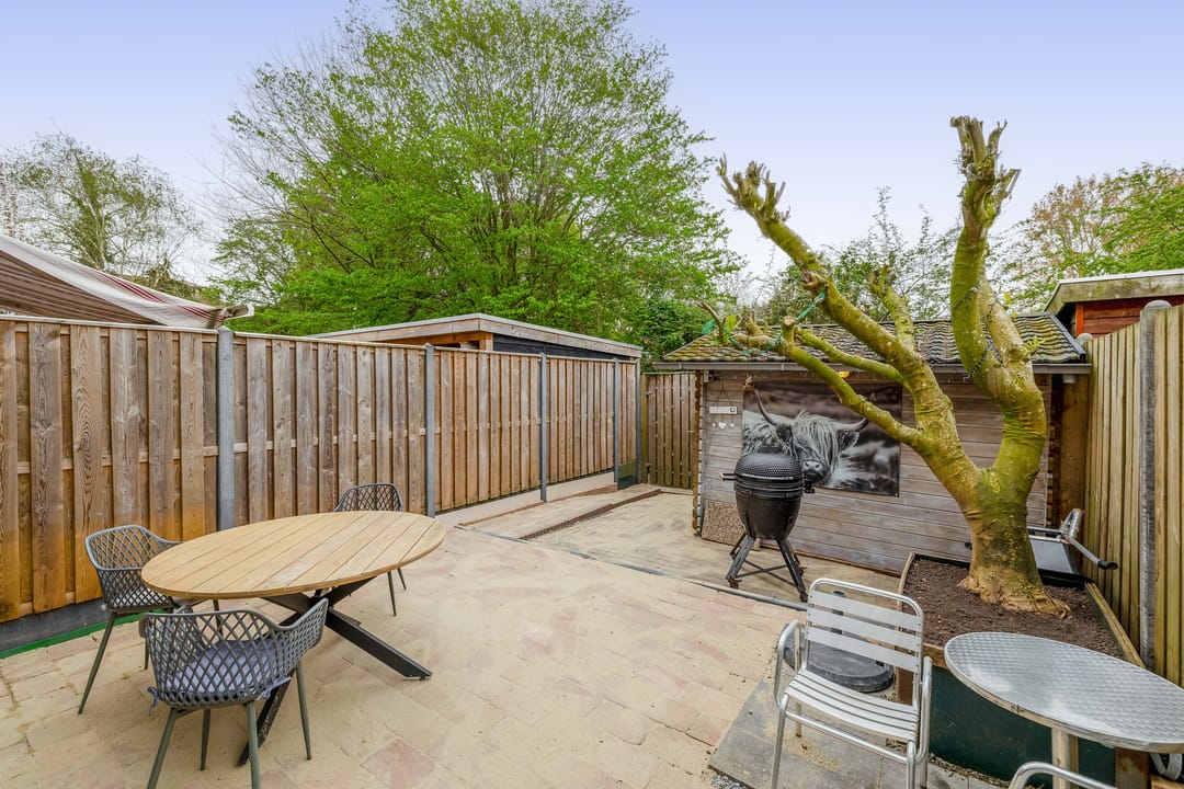 Spacious Family Home with Sunny South-Facing Garden Near Park — 22