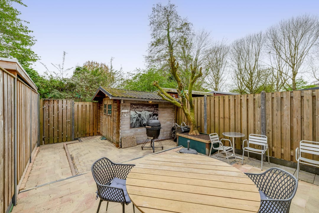 Spacious Family Home with Sunny South-Facing Garden Near Park — 23