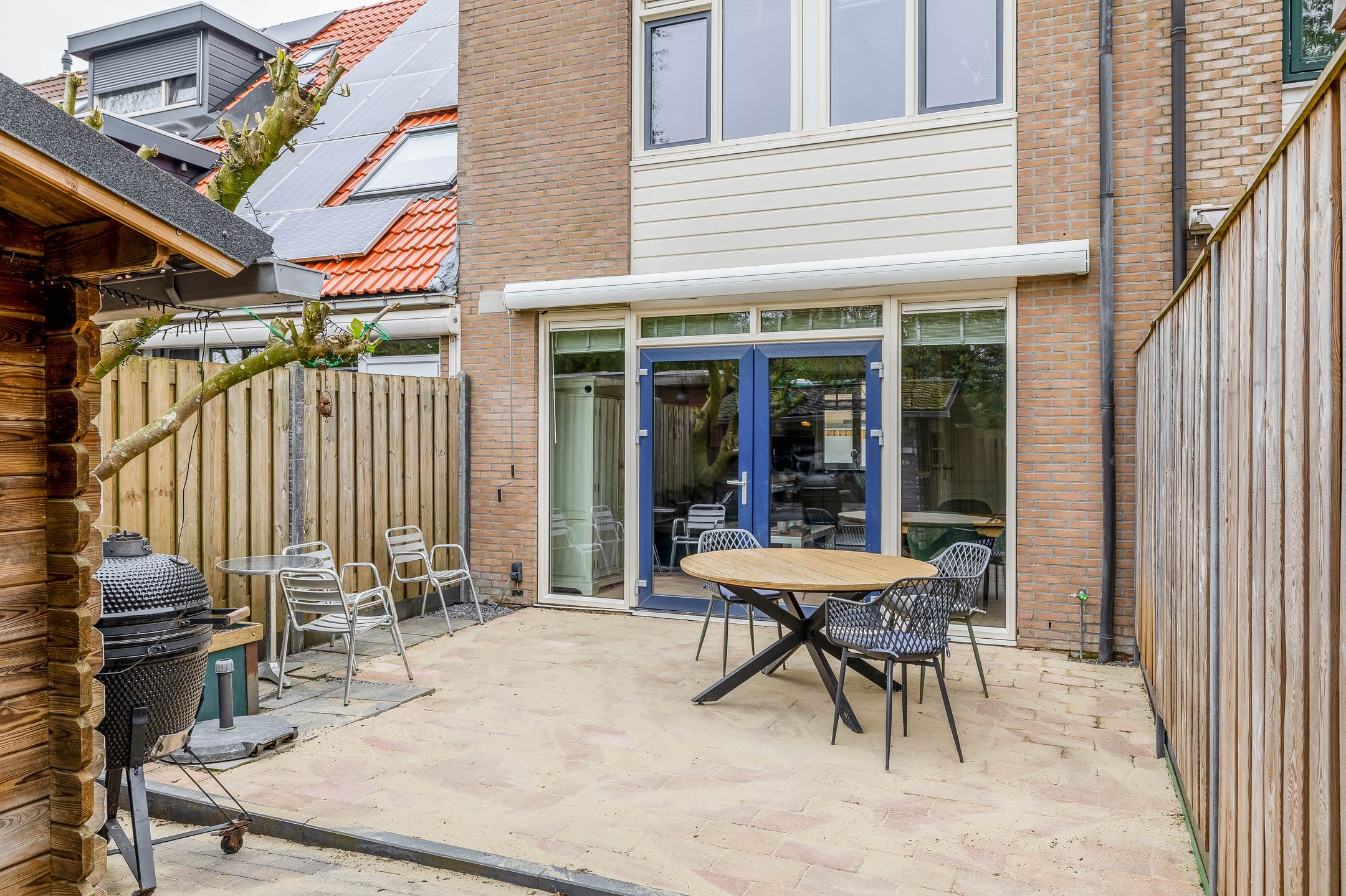 Spacious Family Home with Sunny South-Facing Garden Near Park — 24