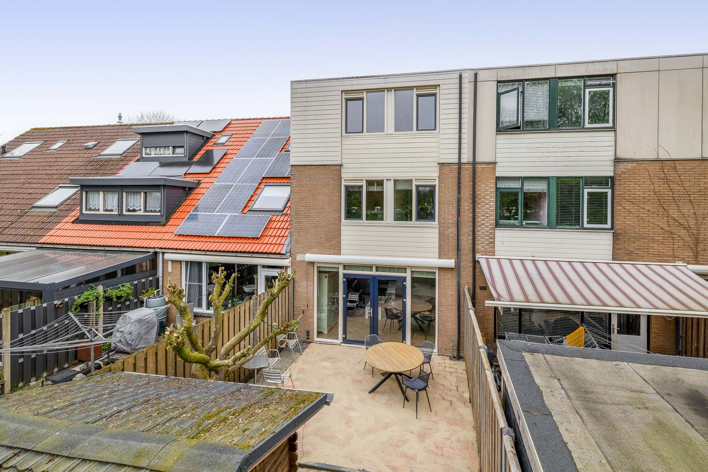 Spacious Family Home with Sunny South-Facing Garden Near Park — 25