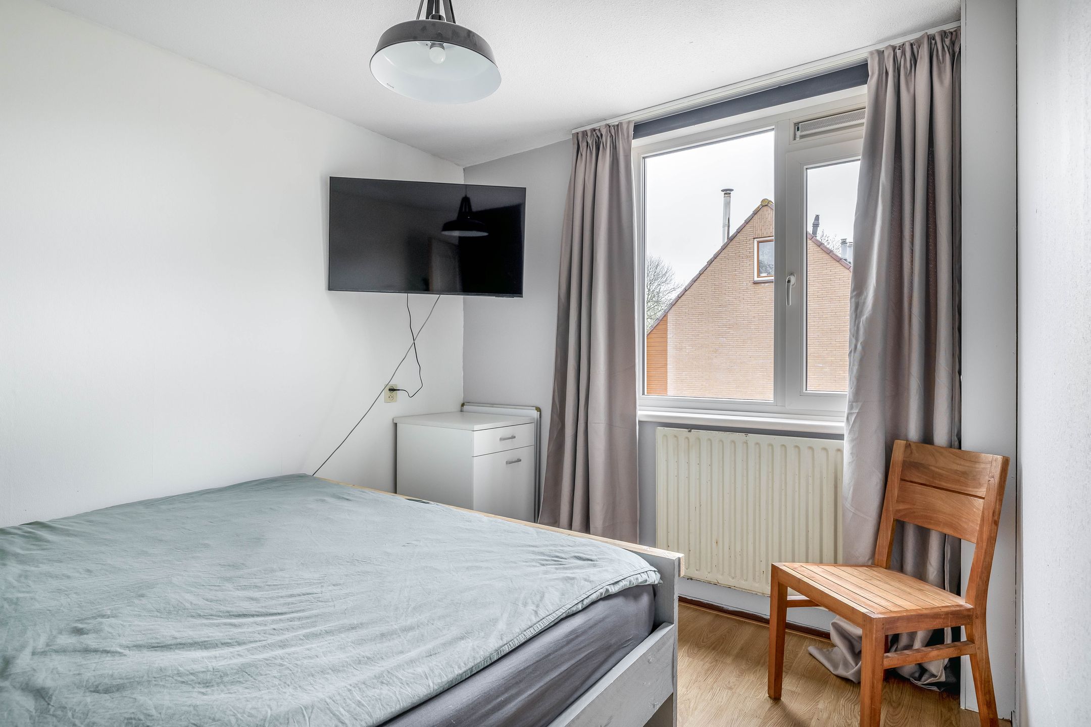 Spacious Family Home with Sunny South-Facing Garden Near Park — 27