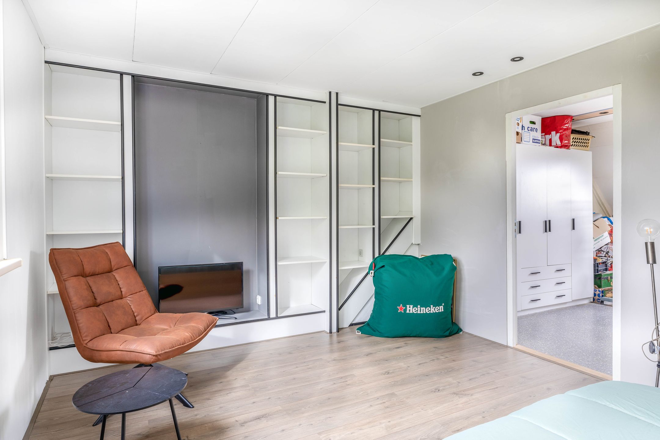 Spacious Family Home with Sunny South-Facing Garden Near Park — 36