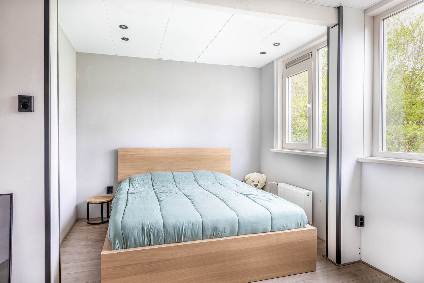 Spacious Family Home with Sunny South-Facing Garden Near Park — 35