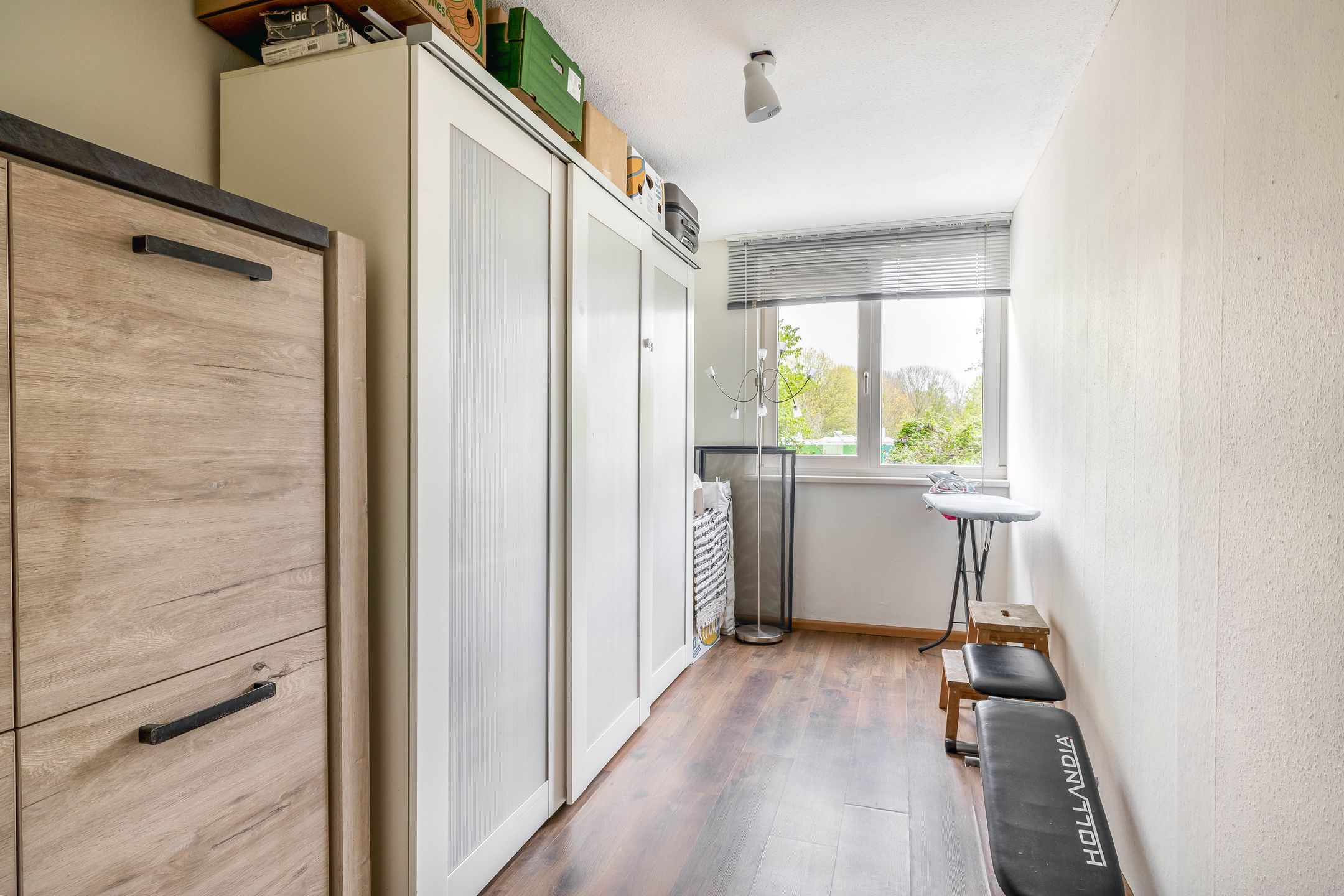 Spacious Family Home with Sunny South-Facing Garden Near Park — 33