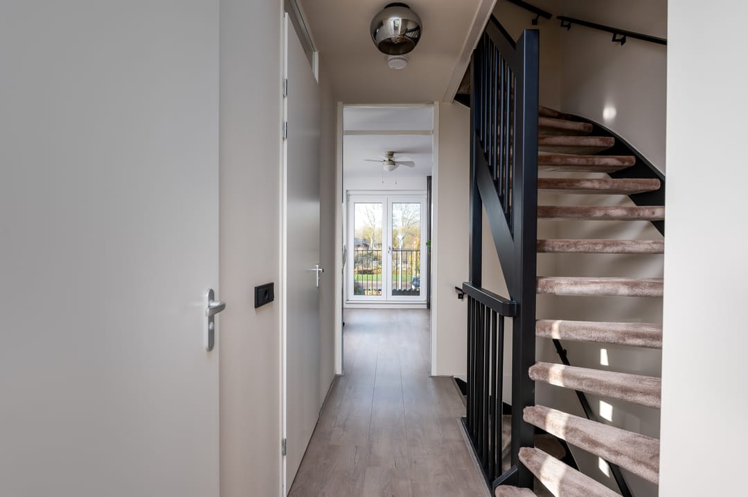 Luxury Finished Semi-Detached Home with 3 Bedrooms in Almere Haven — 26