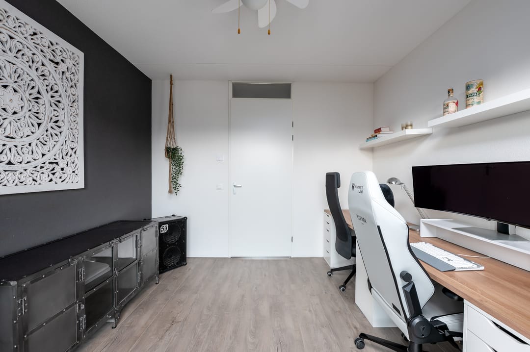 Luxury Finished Semi-Detached Home with 3 Bedrooms in Almere Haven — 28