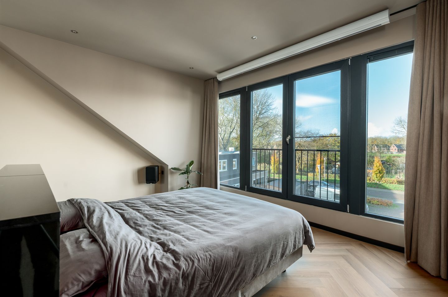Luxury Finished Semi-Detached Home with 3 Bedrooms in Almere Haven — 44