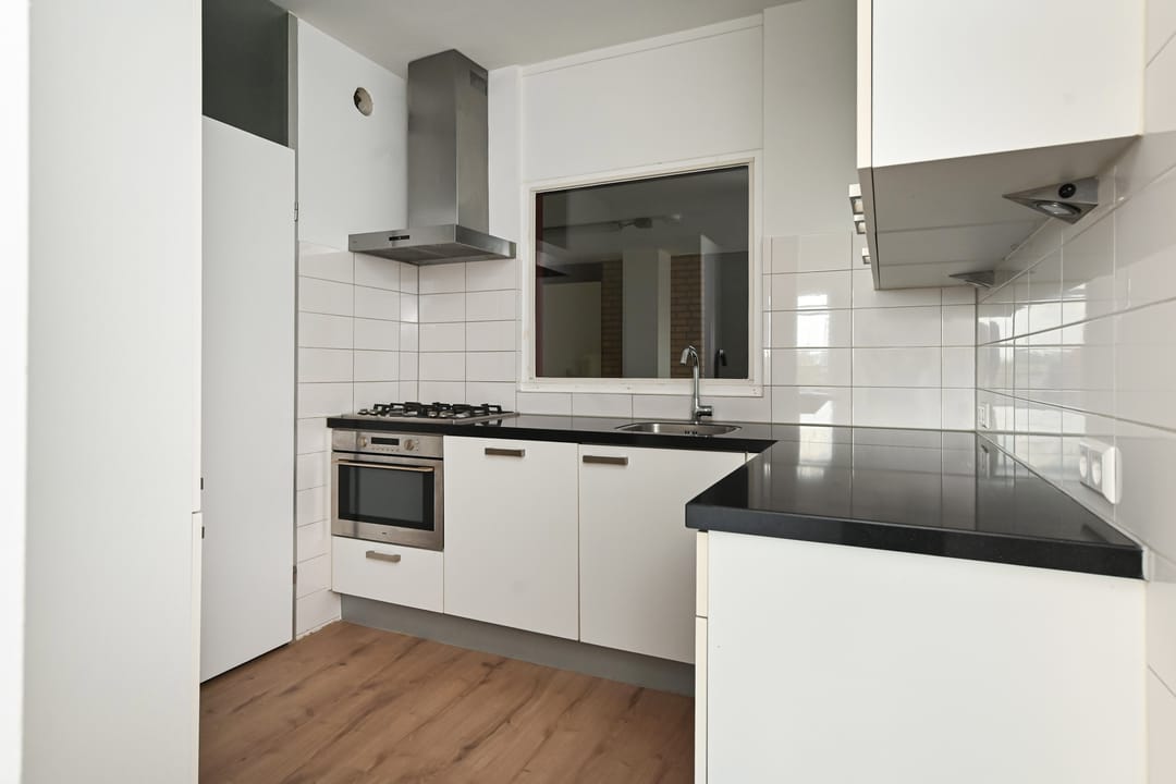 Spacious 2-Room Apartment with Balcony in Waddinxveen Centre — 16