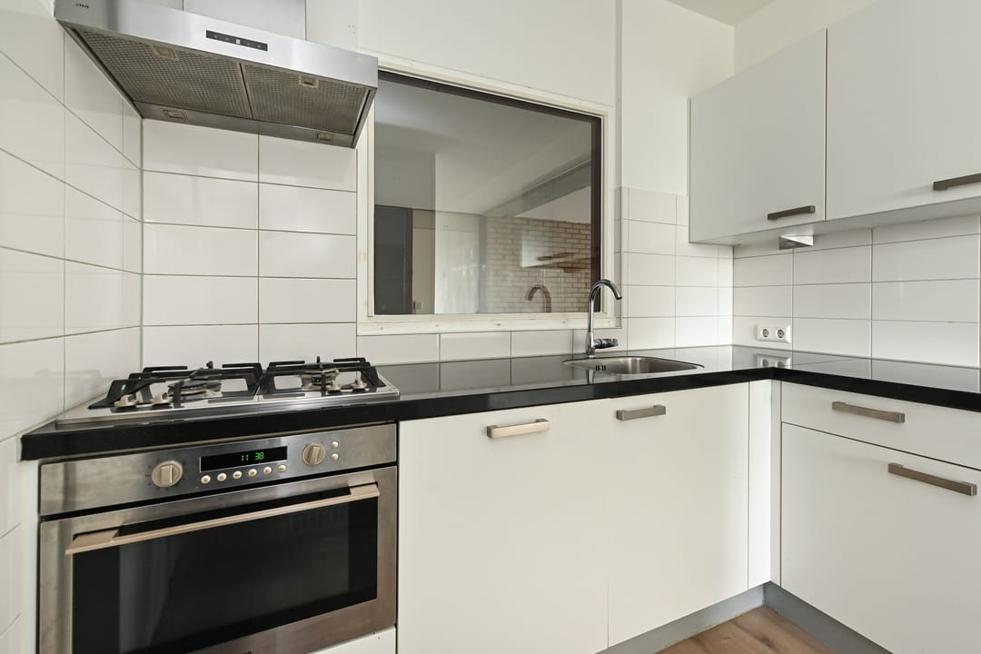 Spacious 2-Room Apartment with Balcony in Waddinxveen Centre — 17