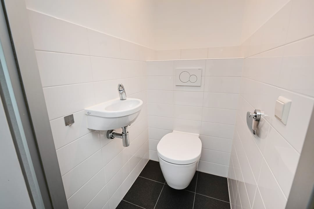Spacious 2-Room Apartment with Balcony in Waddinxveen Centre — 23