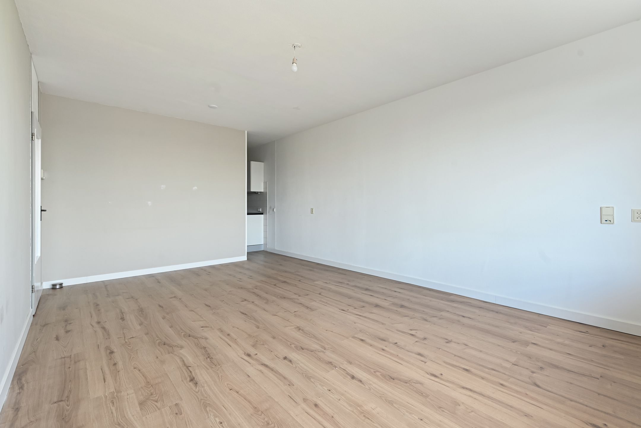 Spacious 2-Room Apartment with Balcony in Waddinxveen Centre — 15