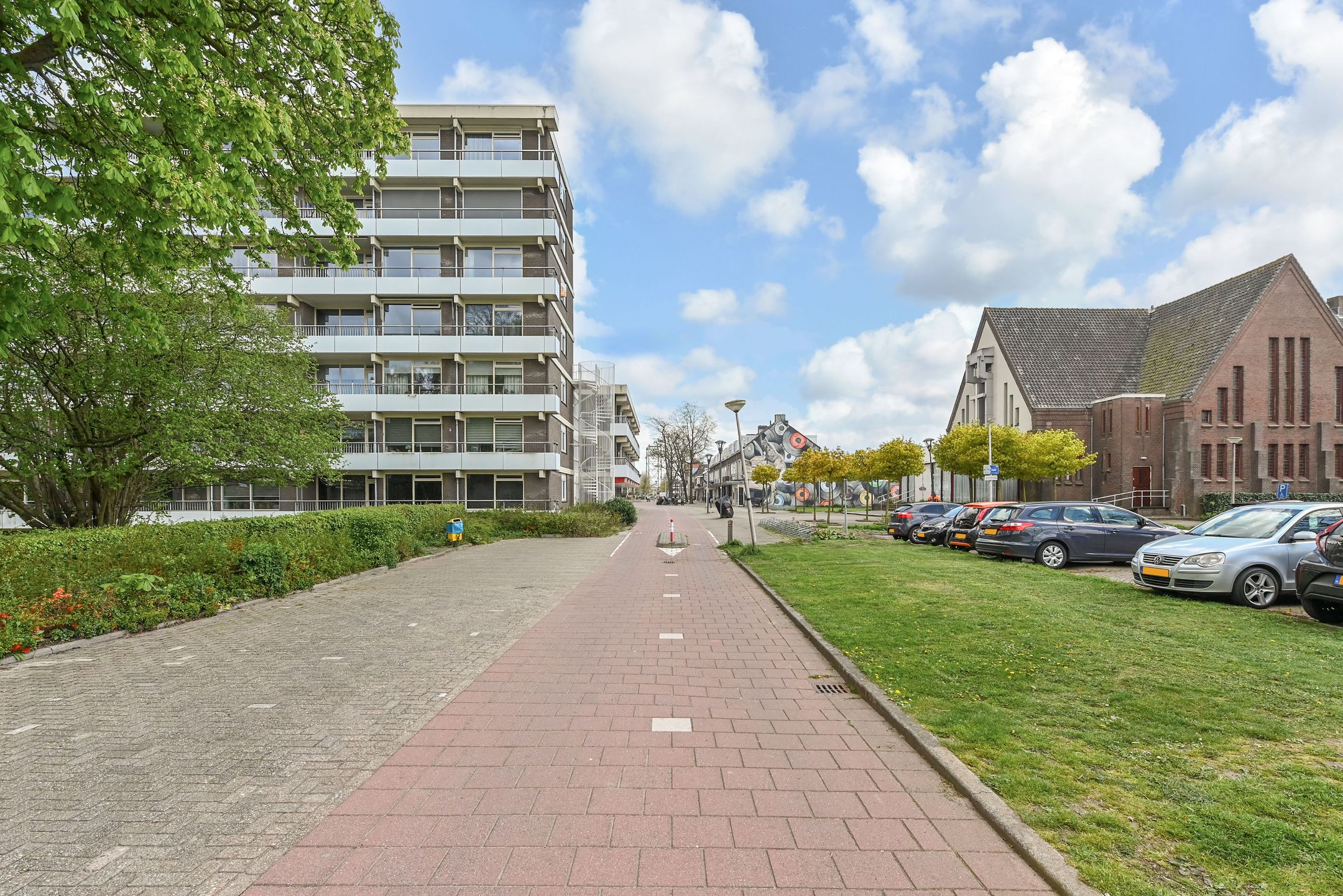 Spacious 2-Room Apartment with Balcony in Waddinxveen Centre — 30