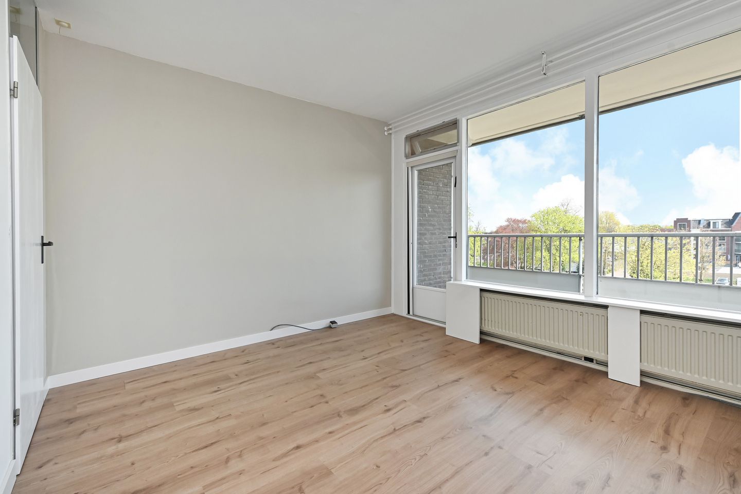 Spacious 2-Room Apartment with Balcony in Waddinxveen Centre — 19