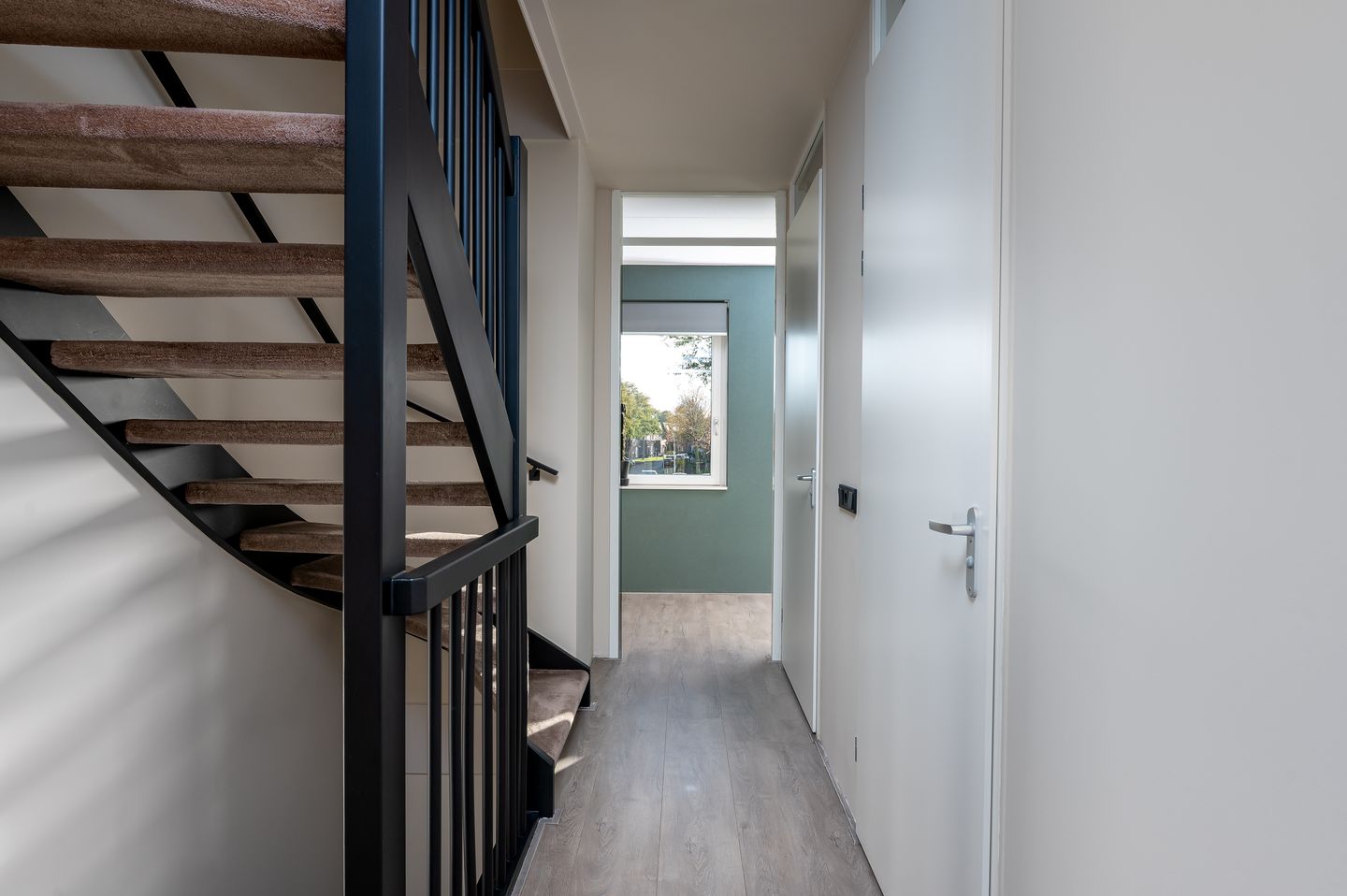 Luxury Finished Semi-Detached Home with 3 Bedrooms in Almere Haven — 25