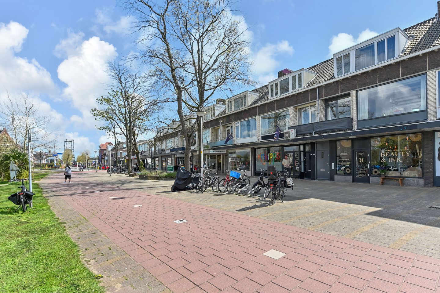 Spacious 2-Room Apartment with Balcony in Waddinxveen Centre — 29