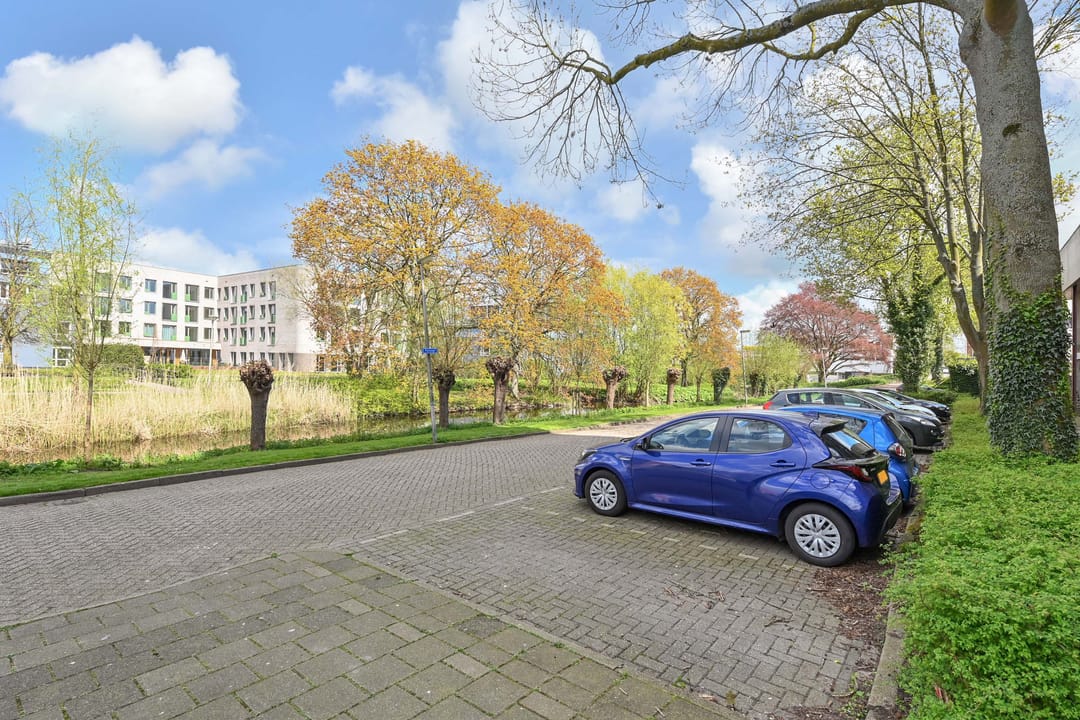 Spacious 2-Room Apartment with Balcony in Waddinxveen Centre — 31