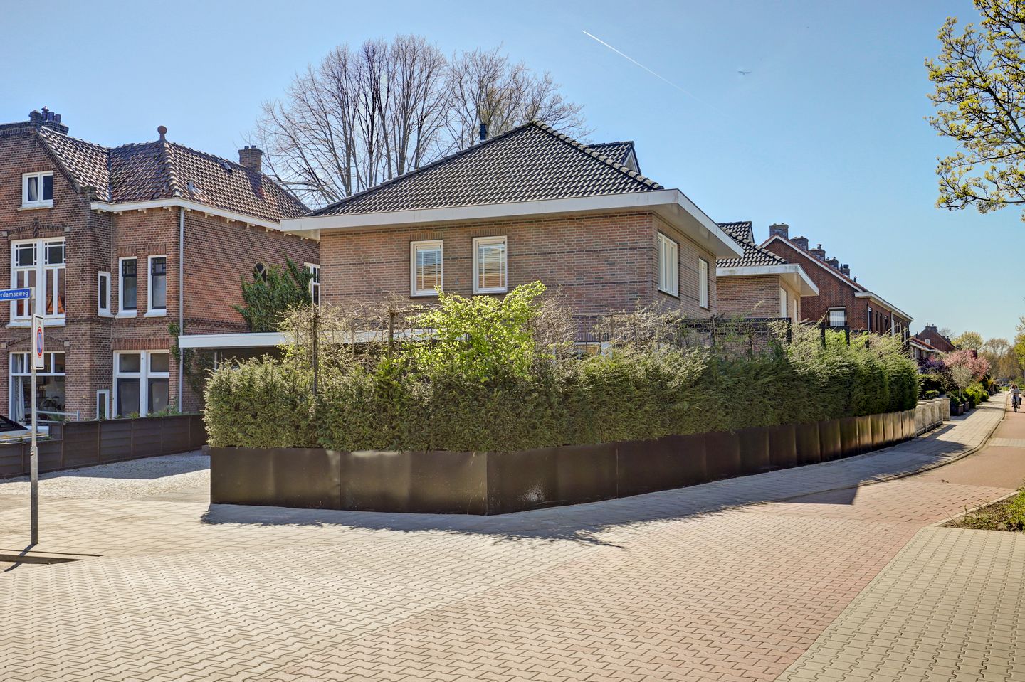 Luxury Semi-Detached Home with Home Office Potential in Zwijndrecht Center — 74
