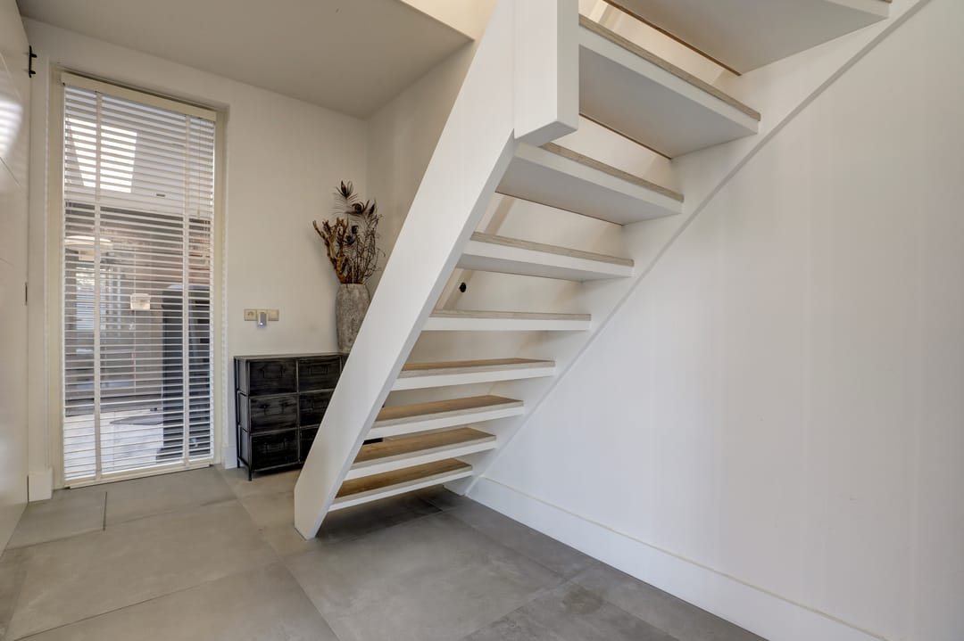 Luxury Semi-Detached Home with Home Office Potential in Zwijndrecht Center — 38