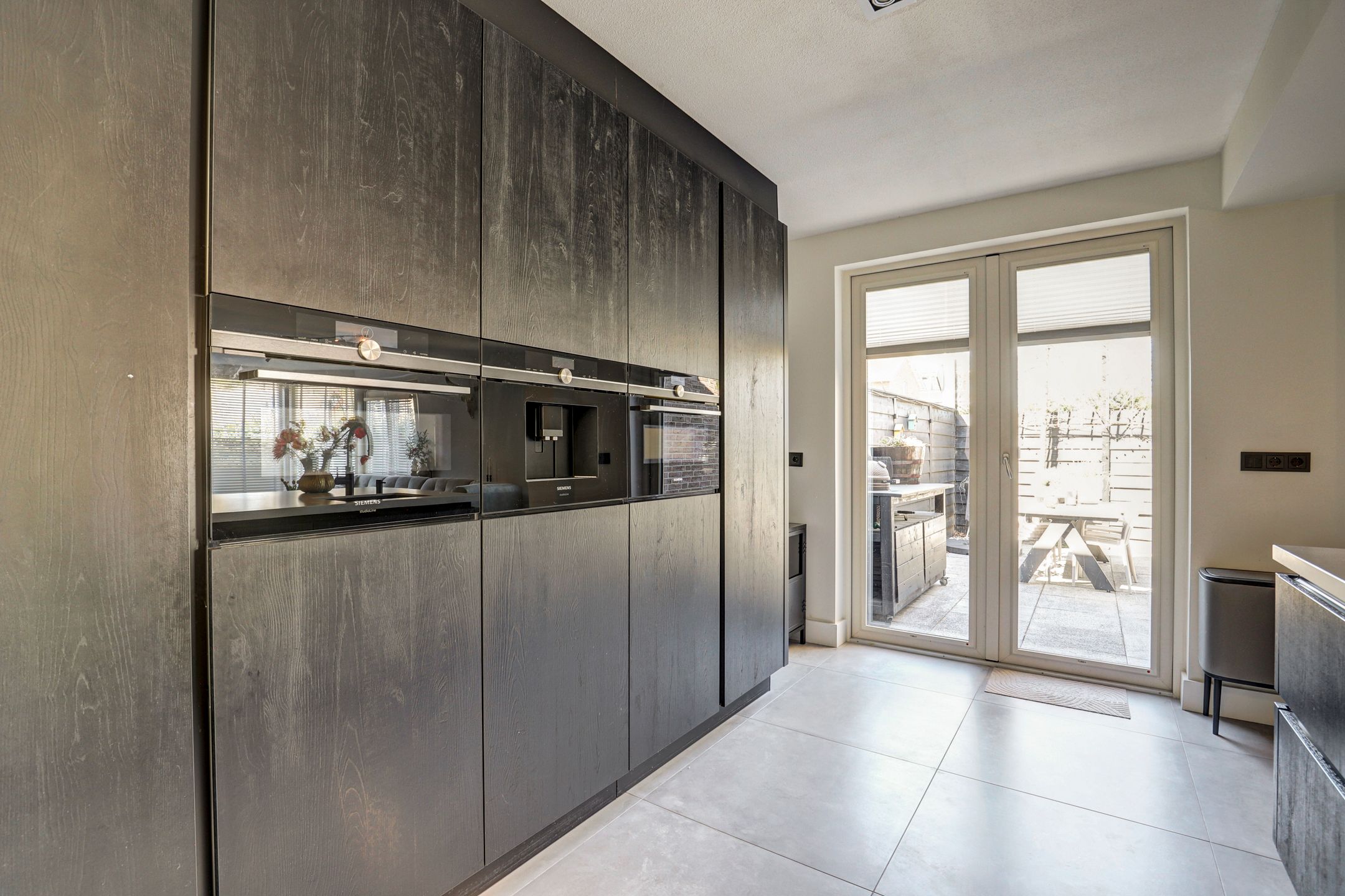 Luxury Semi-Detached Home with Home Office Potential in Zwijndrecht Center — 24