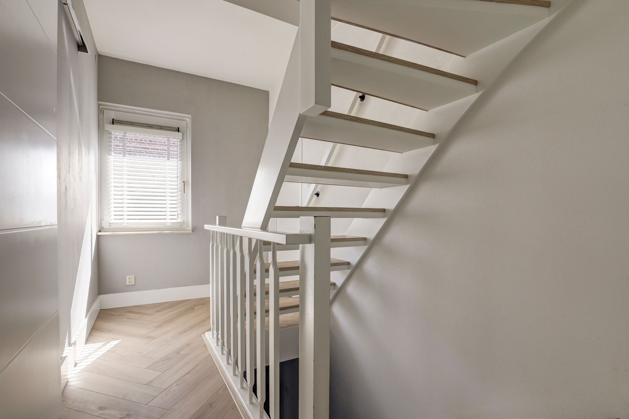 Luxury Semi-Detached Home with Home Office Potential in Zwijndrecht Center — 54